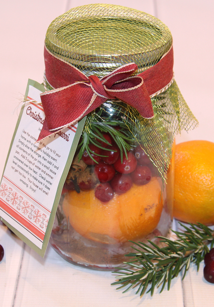 DIY Christmas Gifts: Christmas Potpourri in a Jar + Free Printable Gift Tags