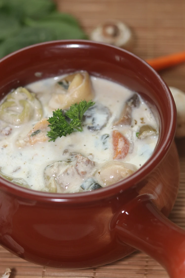 Slow Cooker Creamy Tortellini Soup