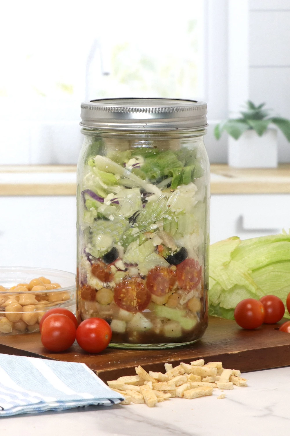 Mediterranean Salad In a Jar